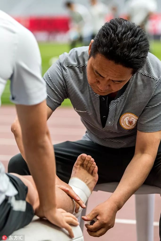 超·广角｜足坛神医严诚——细“针”密缕匠人精神