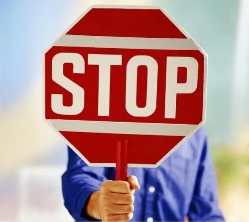 惊了！开着教练车还酒驾？涉事驾校停业整顿一个月！