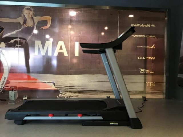 跑步机爱康和舒华哪个牌子好,爱康跑步机百乐福