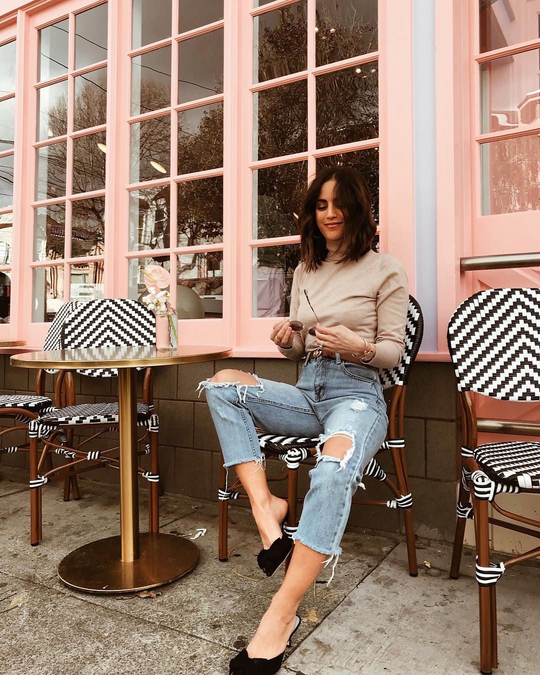 破洞牛仔裤的穿搭技巧,破洞牛仔裤的穿搭示范