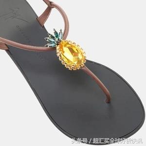 超汇买大牌：VictoriaBeckham亲自为红鼻子慈善日设计限量T恤