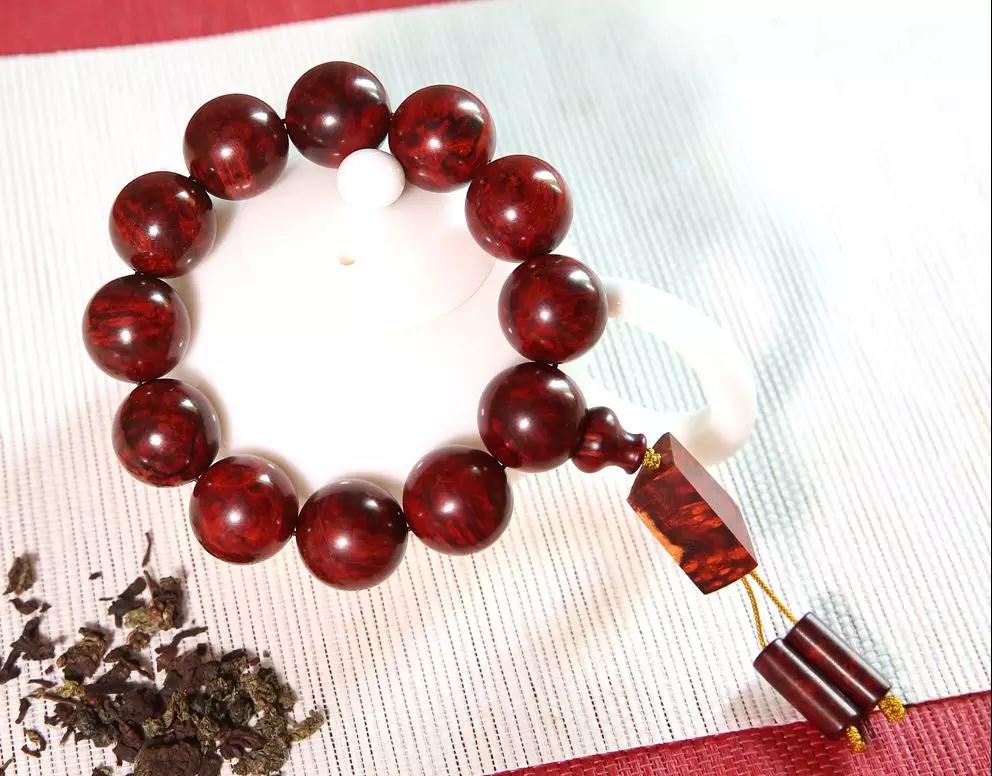 手串变黑了怎么补救,库克手串盘玩后为什么变黑了