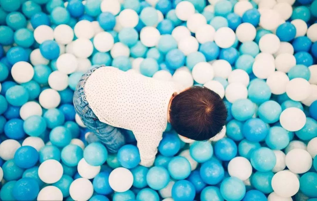 万达广场大足球场,松江万达旁边的草坪