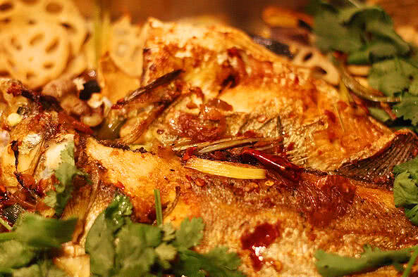 最好吃的烤鱼做法教程及配方,正宗烤鱼的做法和配方视频