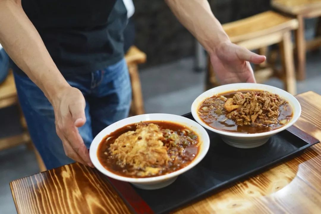 南京有一家古怪的面馆,南京最有名的肉丝面