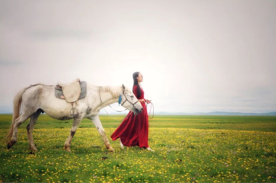 连绵的群山、广袤的草原、蜿蜒的河流……它就是独一无二的若尔盖