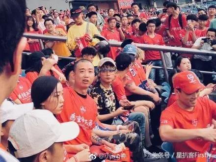 李宇春曾写足球专栏，苏醒将梅西奉为信仰，明星球迷有多疯狂？