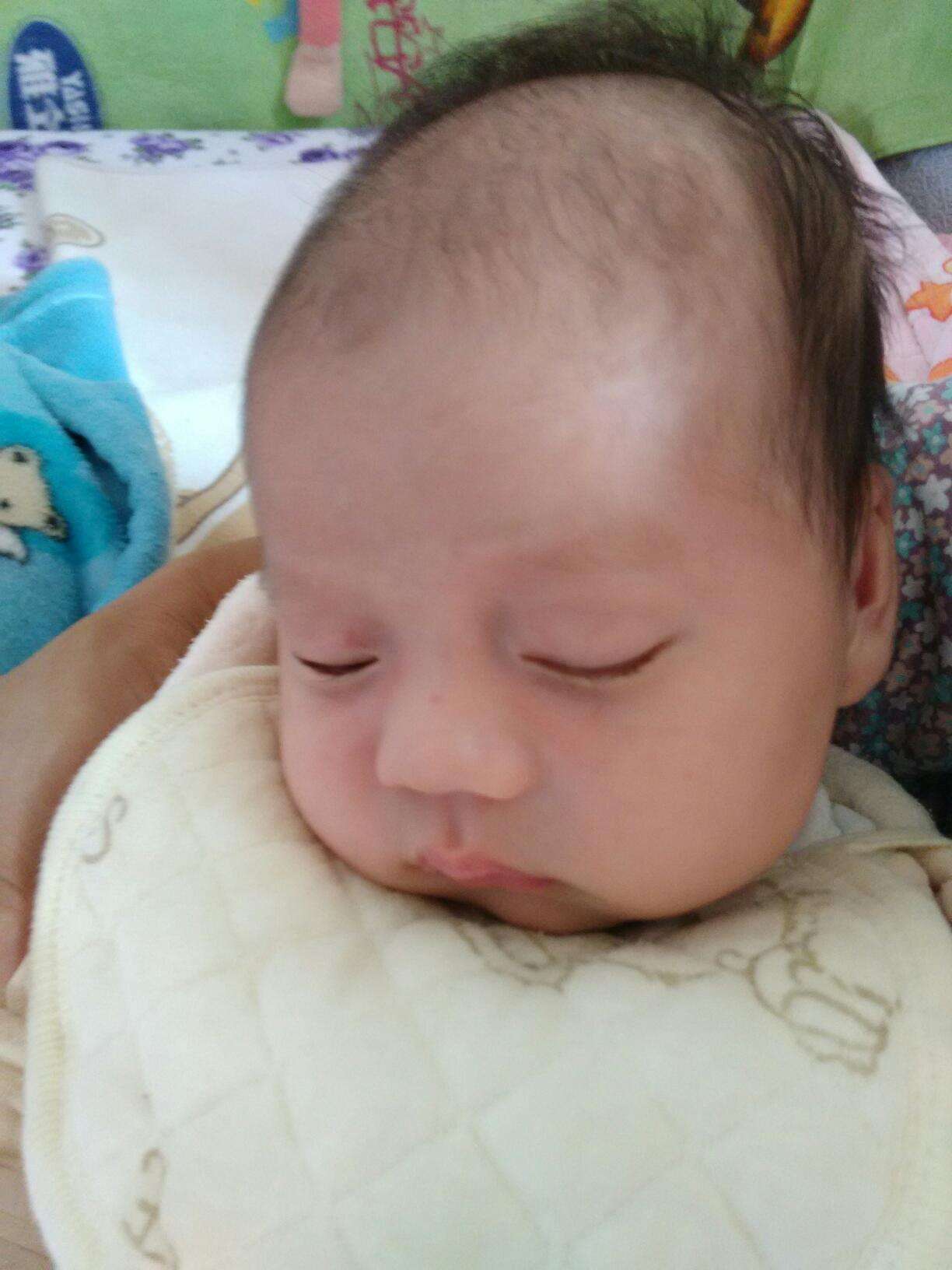 宝宝后脑勺睡平了有什么危害,一岁半宝宝后脑勺突出还能睡平吗