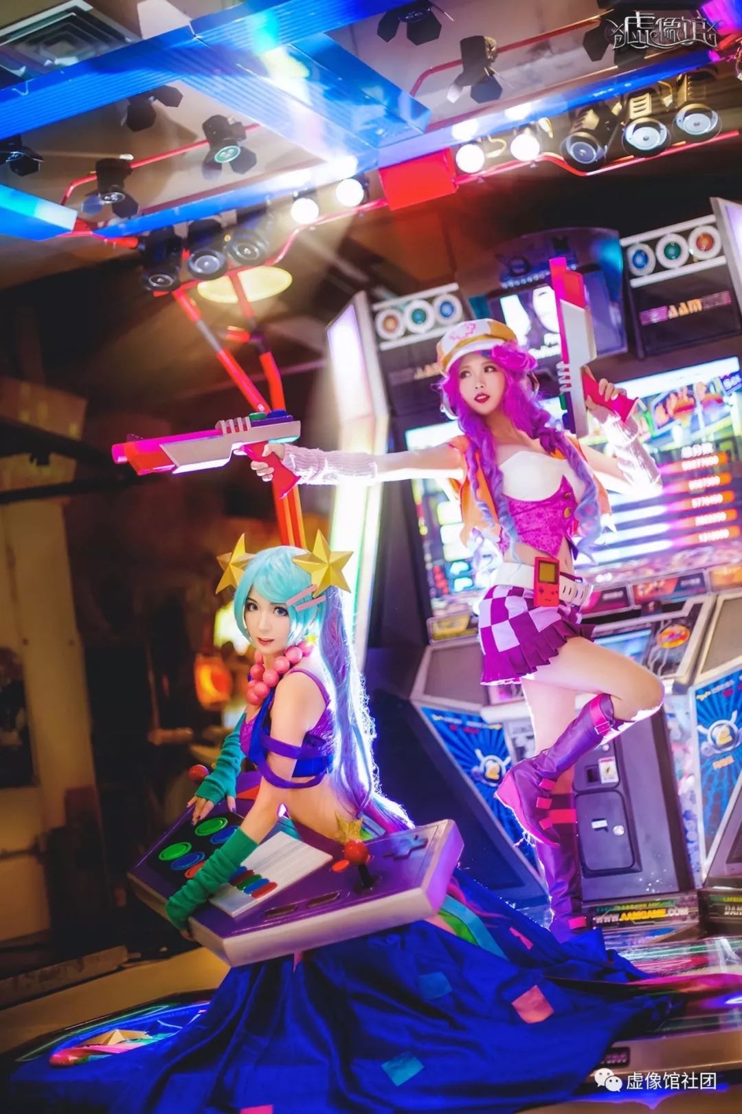 震惊！三位电玩小姐姐称霸整间游戏机室