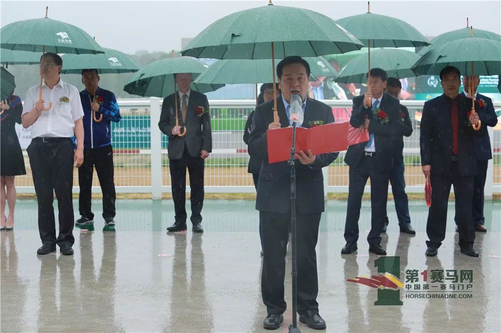 「现场」玉龙今日开锣赛，各路诸侯鏖战百万奖金！马主李勇夺最高奖金，“吉祥如意”马主王福军首战载誉归——1赛马网