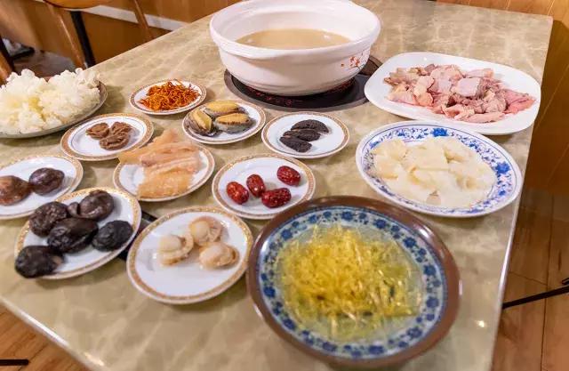 正宗佛跳墙鱼翅捞饭,佛跳墙鱼翅捞饭视频