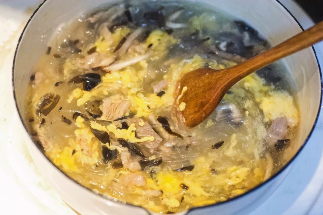 不用一分钱吃大餐,不用付钱就能吃鱼子酱