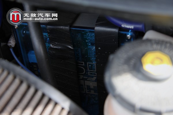 这个聚会里面没有一辆合法的车！