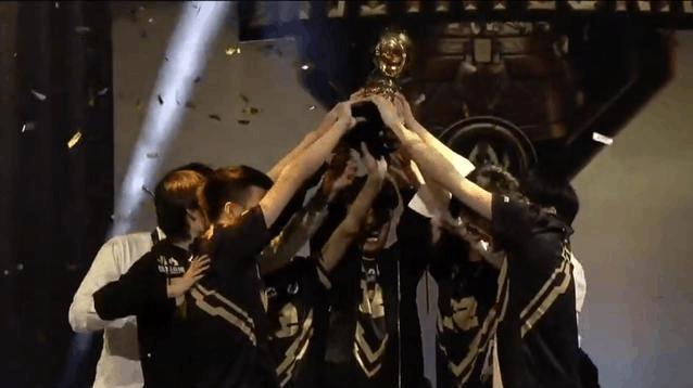 rng翻盘韩国队,rngkz最后一波解说