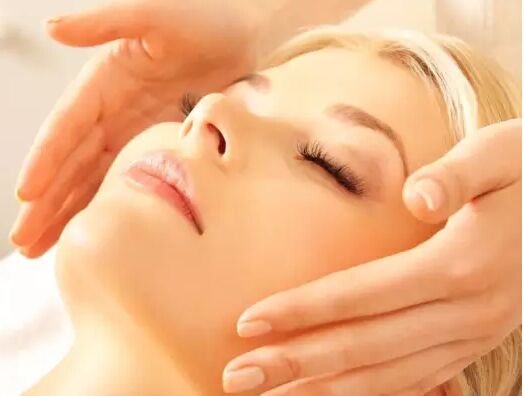 怎样做蜂蜜面膜,自己做蜂蜜面膜最简单的方法