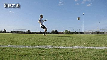 如何侧身接长传球,边后卫接球要领和处理球要领