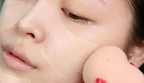 CiCi年希老师：夏天出汗容易脱妆怎么办？