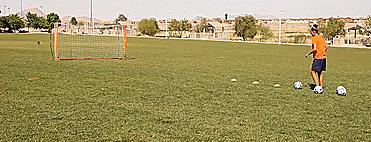 射门前两步是发力还是放松的,想射门是什么意思