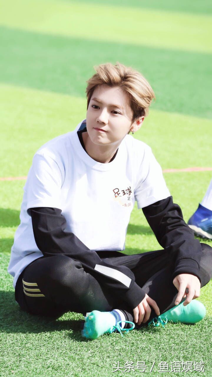 鹿晗对中国足球的贡献,鹿晗足球比赛视频直播