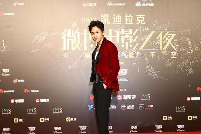 李易峰赵丽颖惊喜同框全场沸腾了,赵丽颖和李易峰视频2018