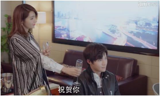 美过娜扎，仙过热巴！《泡沫之夏》里的她才是混血look的鼻祖啊