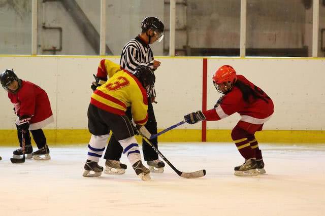 冰球规则允许打架,冬奥冰球是允许打架的吗