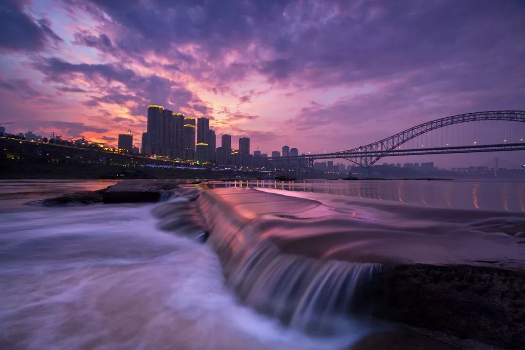 重庆夜景真的比香港好看吗,重庆夜景为什么比香港还繁华
