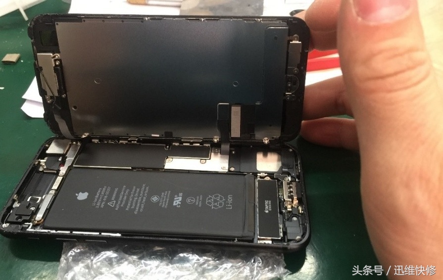 iphone7plus手机屏幕爆碎,iphone7屏幕破损严重怎么拆