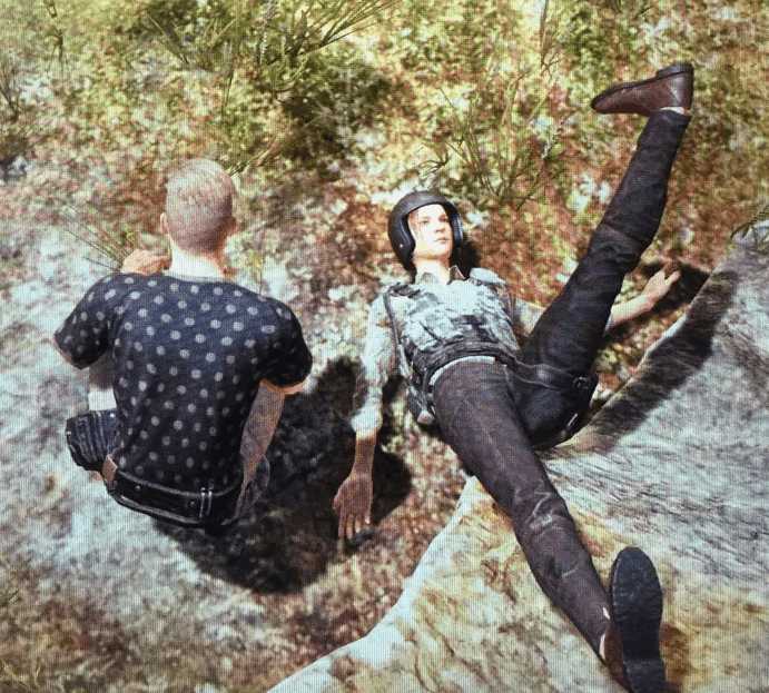 绝地求生：玩家无奈被击中*体下**，网友：一石二鸟，看着蛋疼！