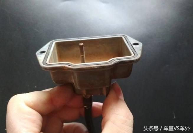 摩托车摔倒后有燃油溢出，是否代表摩托车出现故障？