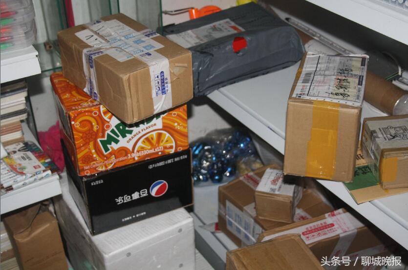 学校附近店铺向未成年人租手机,未成年人校园周边销售网点