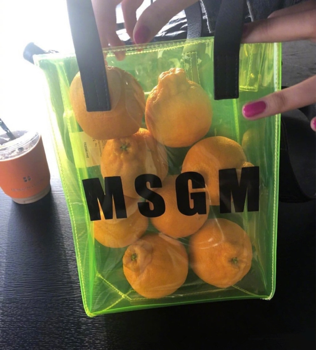 杨幂穿迪丽热巴的白鞋,杨幂热巴同款长靴子