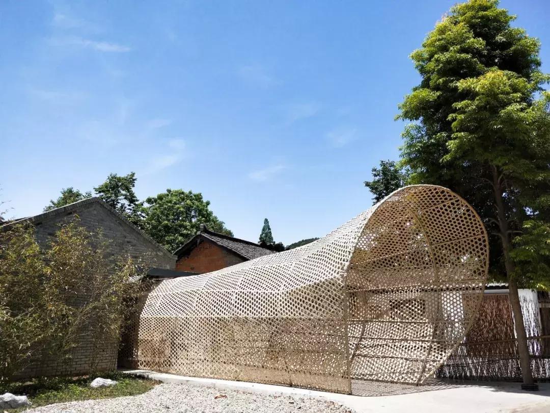 我去了成都向西50里的桃源村,朋友问我是不是去了日本?