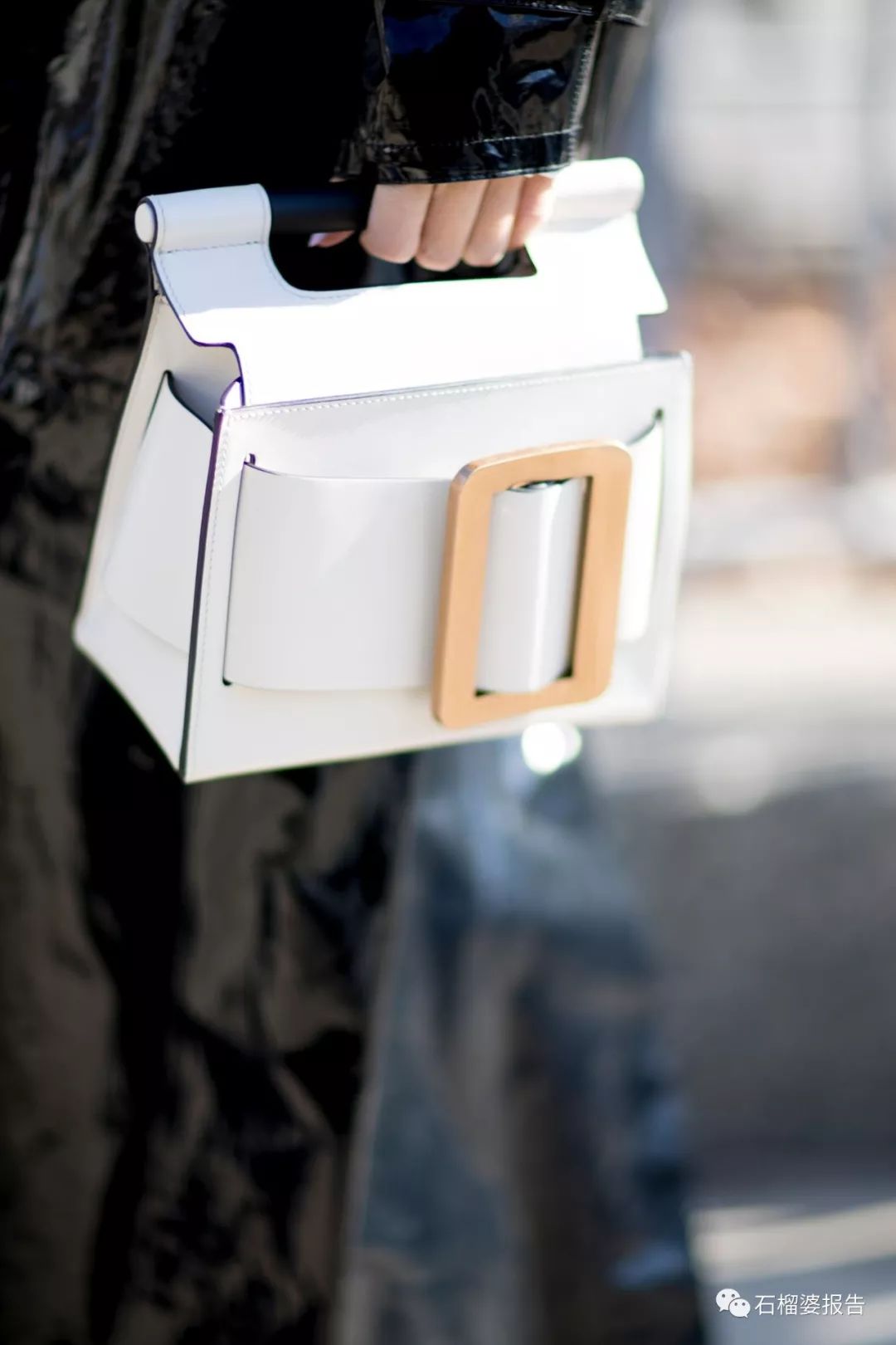 包包夏天春秋,包包天气热了为什么会融化