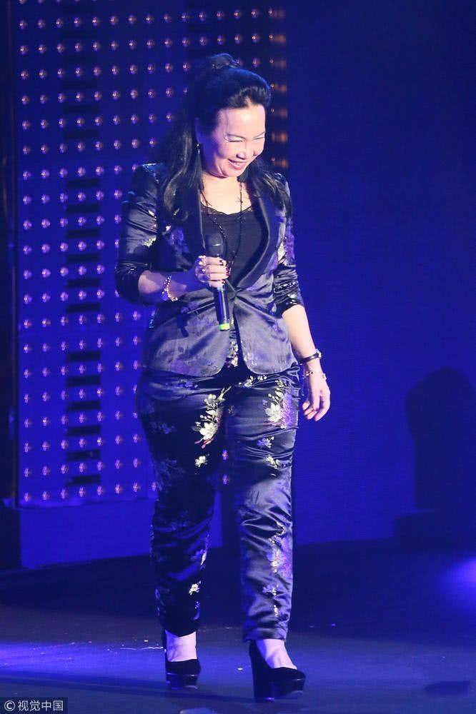 唱酒干倘卖无的女歌手们有哪些,酒干倘卖无在哪个盛典晚会上唱了