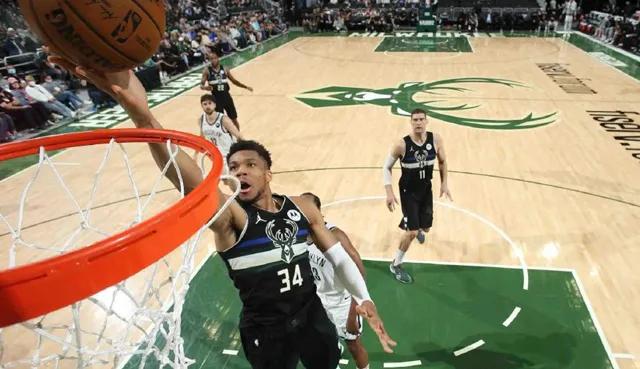 美娜当美女主播,篮网遗憾输球,美娜被群殴,最美杜密的反应亮了