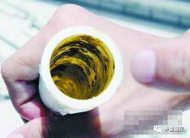 去除饮用水池里的青苔用什么药好,农村自建房屋顶雨水如何解决