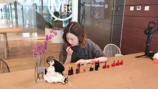 想和昕小薇一样成为专业时尚编辑么？昕小薇“三部曲”时尚编辑入门课来啦！