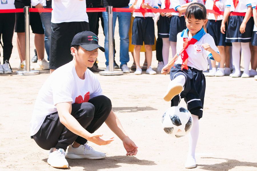 奔跑吧兄弟助力乡村小学,奔跑吧兄弟体育社新成员