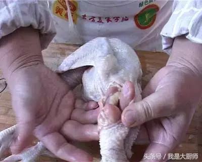 如何去鸡爪鸡骨最简单,大厨秘制凤爪做法