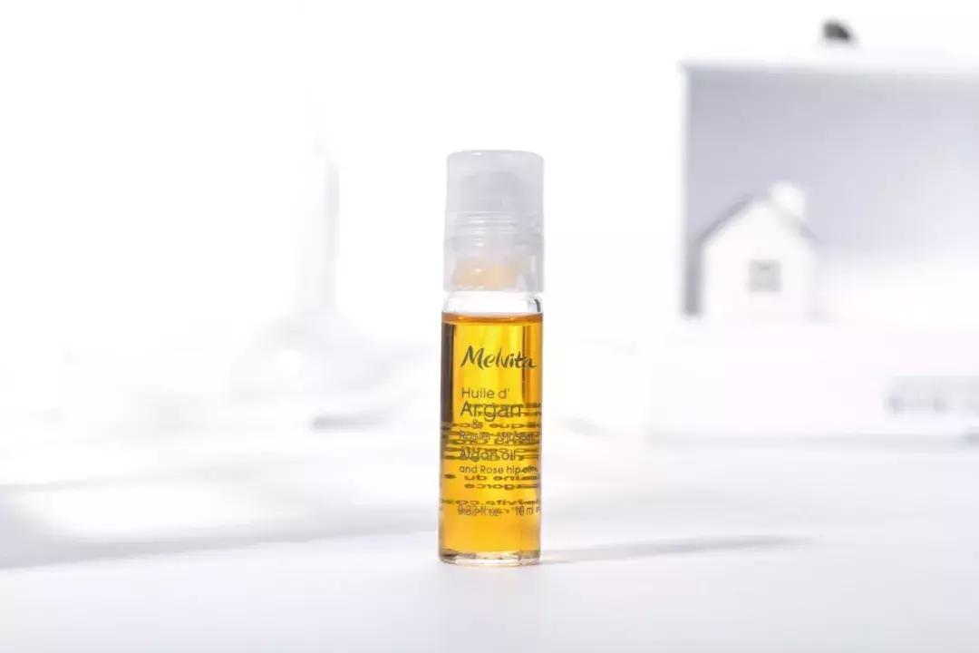 秒杀雅诗兰黛眼霜,安娜柏林多功能滋润小白管眼霜