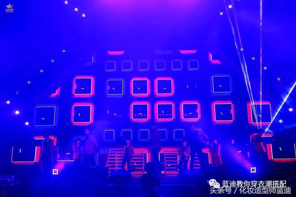 王俊凯一身棒球服,王俊凯机场穿运动套装