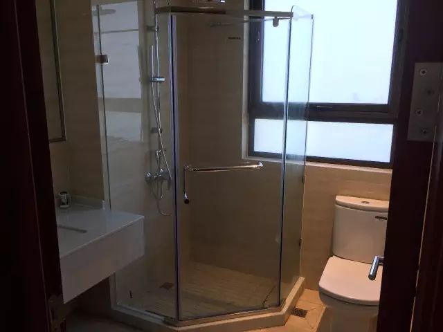 月租不到1500元公寓,没钱却租高端公寓