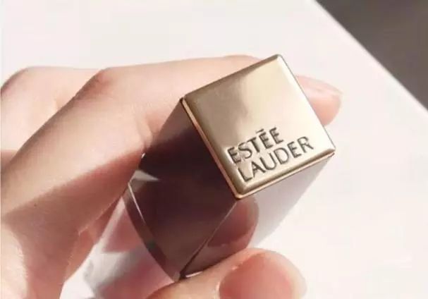 雅诗兰黛口红对比ysl,雅诗兰黛气场全开的口红