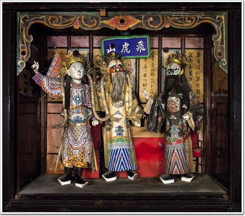 在阁子里还原精彩的舞台场面——平遥“纱阁戏人”