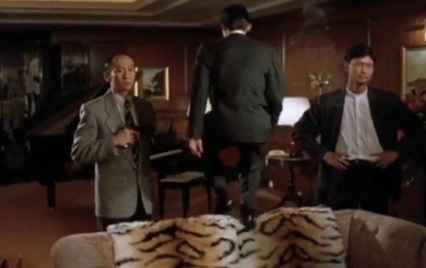 成龙早期武打戏动图,成龙再一次突破极限去演武打片