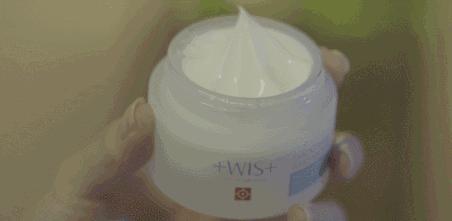 如何有效应对肌肤冒油的问题？