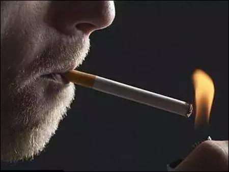 以为躲阳台抽烟就没事？原来三手烟更恐怖！为了家人必看