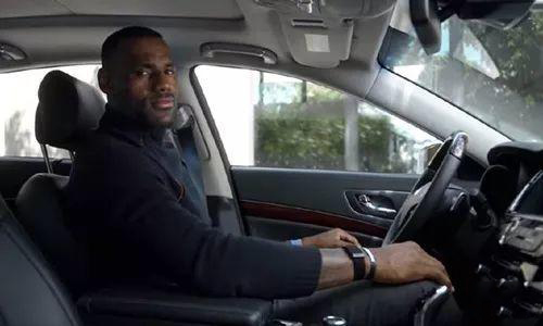 詹姆斯的天价合同,詹姆斯最近比赛开什么车