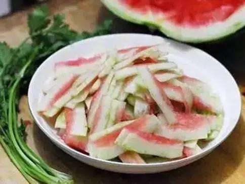 这季节上火吃什么最好降火最快,这个季节上火了吃什么下火